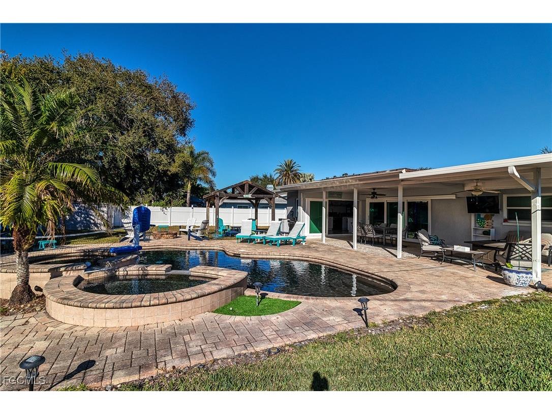 2376 Armour Drive Dunedin FL 34698 2025025341 image38