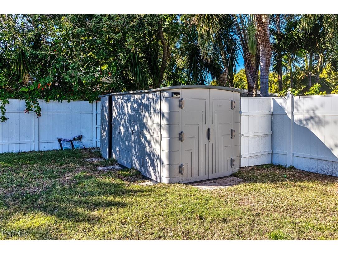 2376 Armour Drive Dunedin FL 34698 2025025341 image41