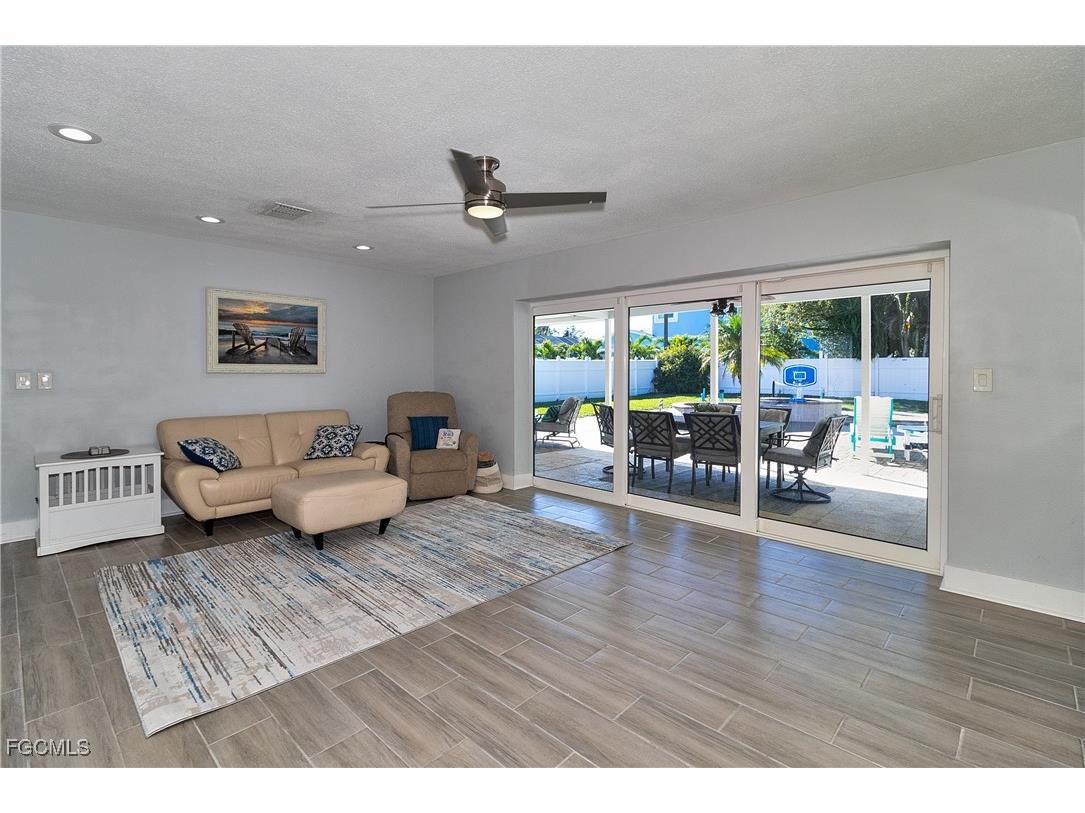 2376 Armour Drive Dunedin FL 34698 2025025341 image5