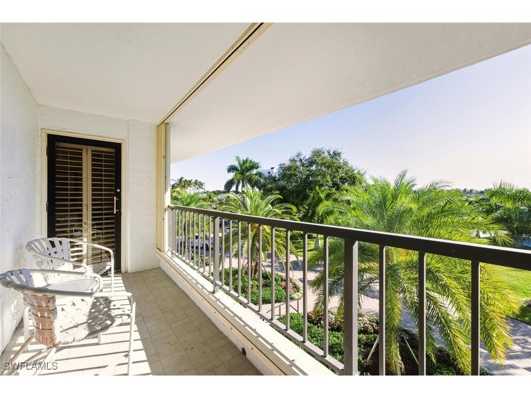 2378 Gulf Shore Boulevard N #303 Naples FL 34103 225085190 image4