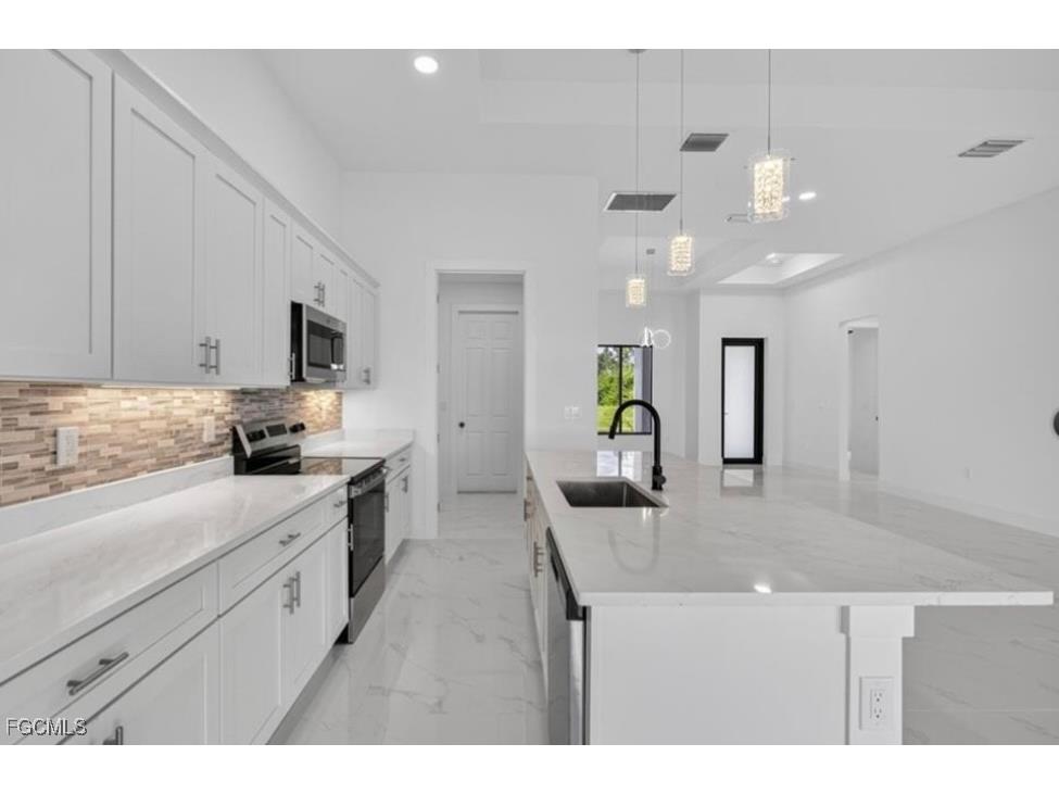 238 Narcissus Avenue S Lehigh Acres FL 33974 2025017365 image5