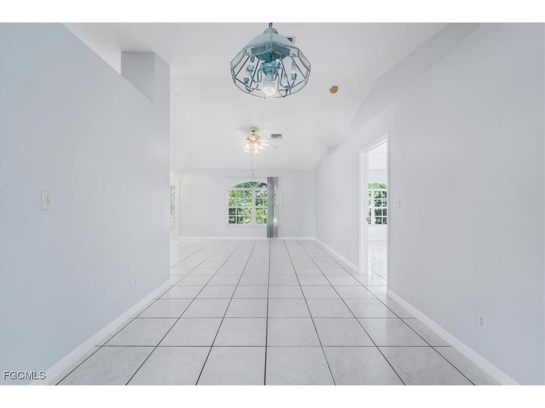 2831 White Boulevard Naples FL 34117 2025010012 image1