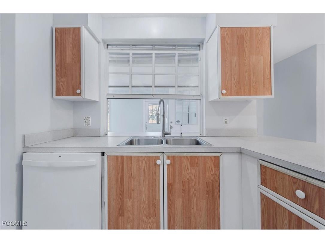 2831 White Boulevard Naples FL 34117 2025010012 image10