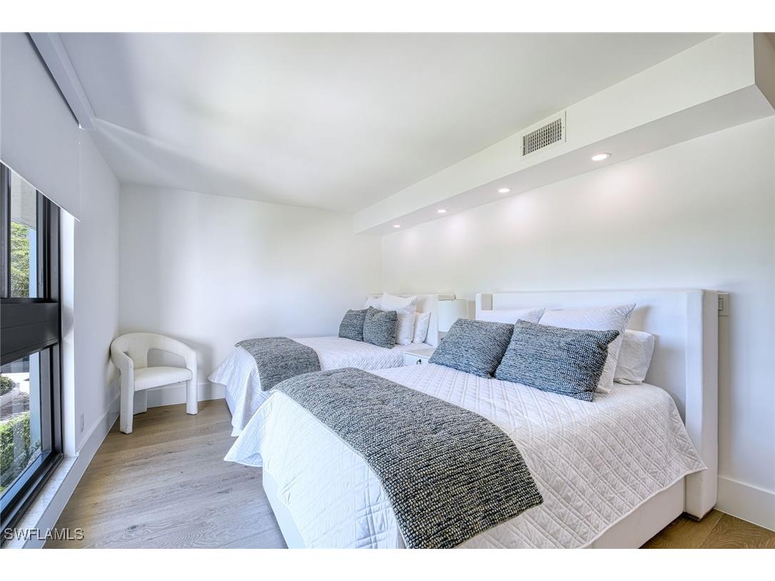 2389 Gulf Shore Boulevard N #302 Naples FL 34103 225076314 image15