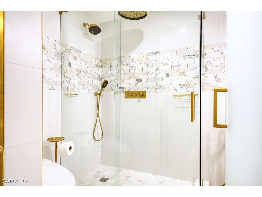 2389 Gulf Shore Boulevard N #302 Naples FL 34103 225076314 image21