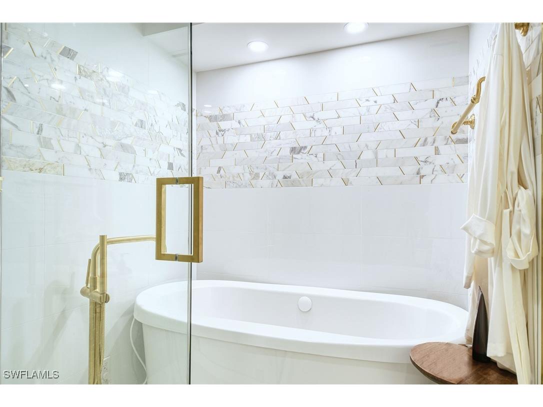 2389 Gulf Shore Boulevard N #302 Naples FL 34103 225076314 image22