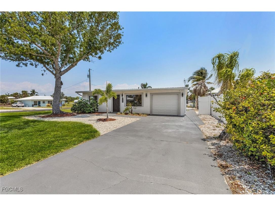 2390 Oleander Street Saint James City FL 33956 2025022633 image3