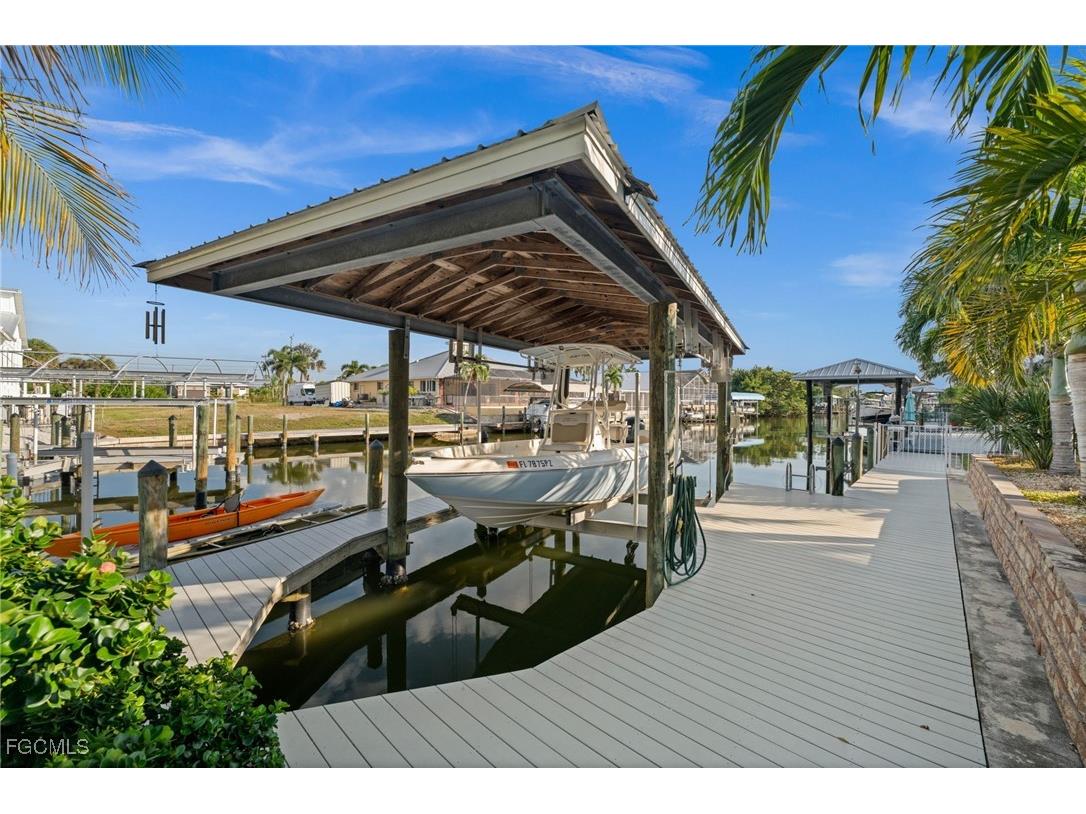 2392 Lemon Street Saint James City FL 33956 2025021102 image5