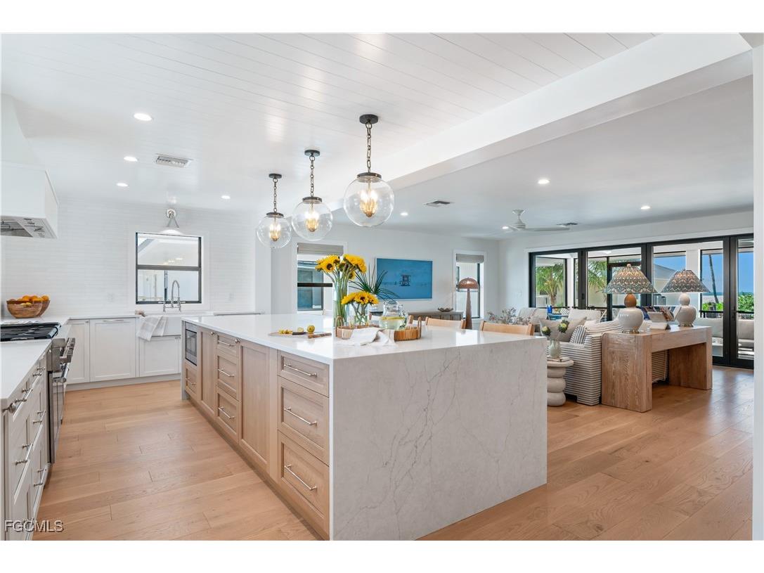 24 Beach Homes Captiva FL 33924 2025017647 image9