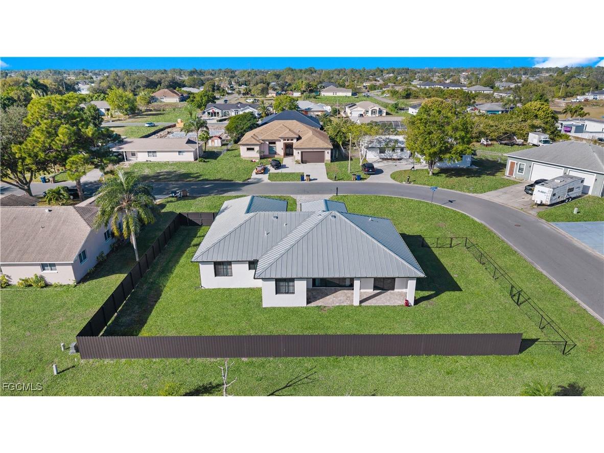 24 Crestwood Circle S Lehigh Acres FL 33936 2025026253 image2