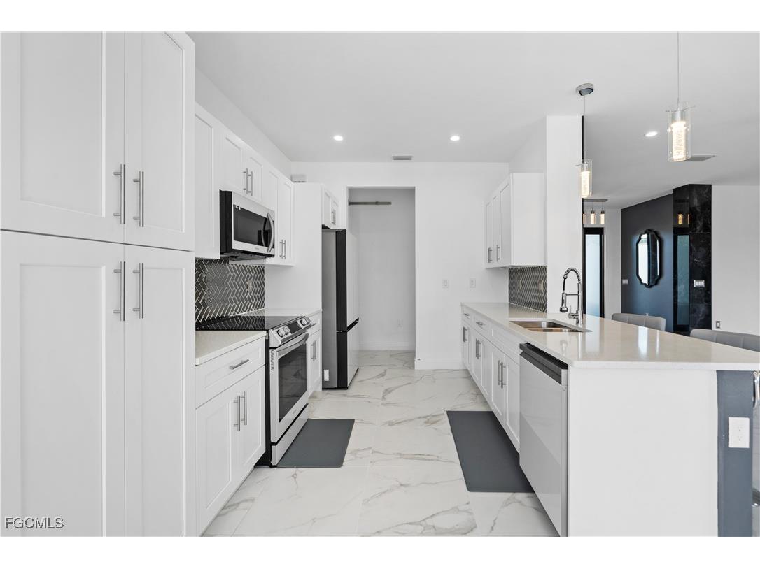 24 Crestwood Circle S Lehigh Acres FL 33936 2025026253 image8