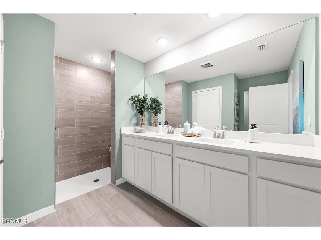 24 SW 15th Terrace Cape Coral FL 33991 2025021206 image10