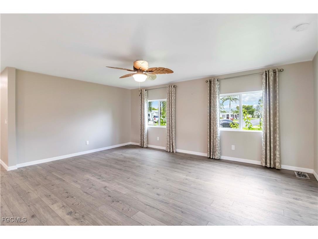 24 Williamsburg Way Fort Myers FL 33908 2025002419 image9