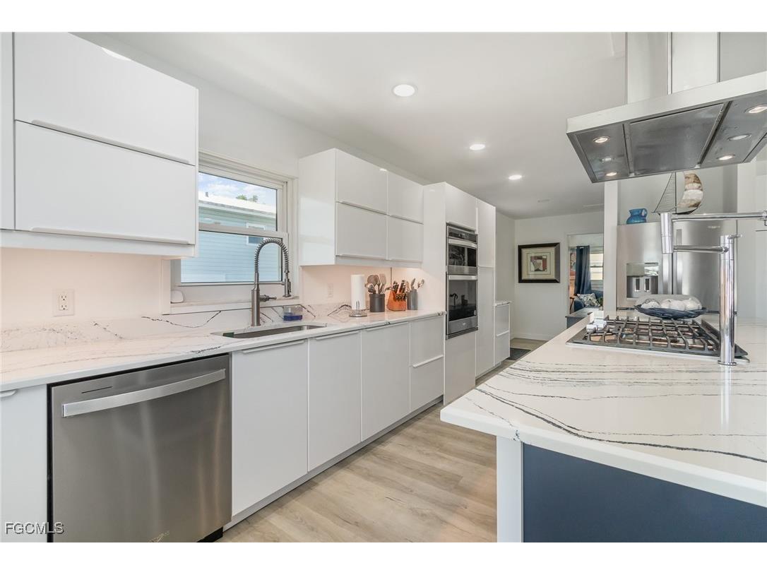 240 Driftwood Lane Fort Myers Beach FL 33931 2025025469 image8