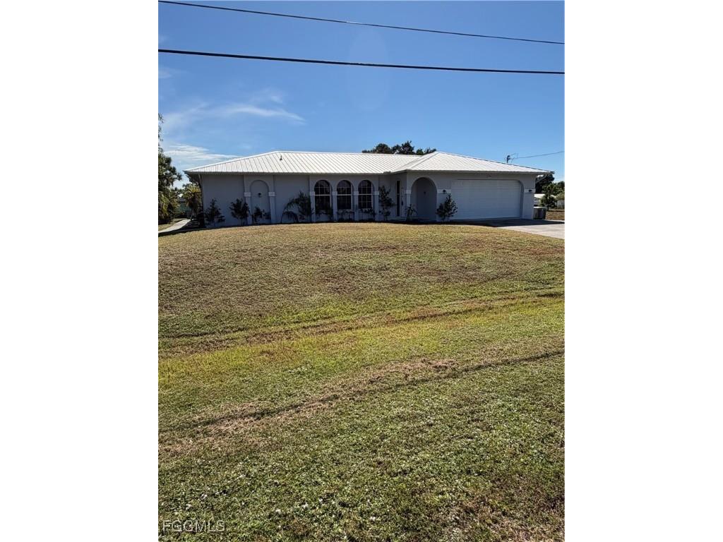 240 E Mariana Avenue North Fort Myers FL 33917 2025017524 image1