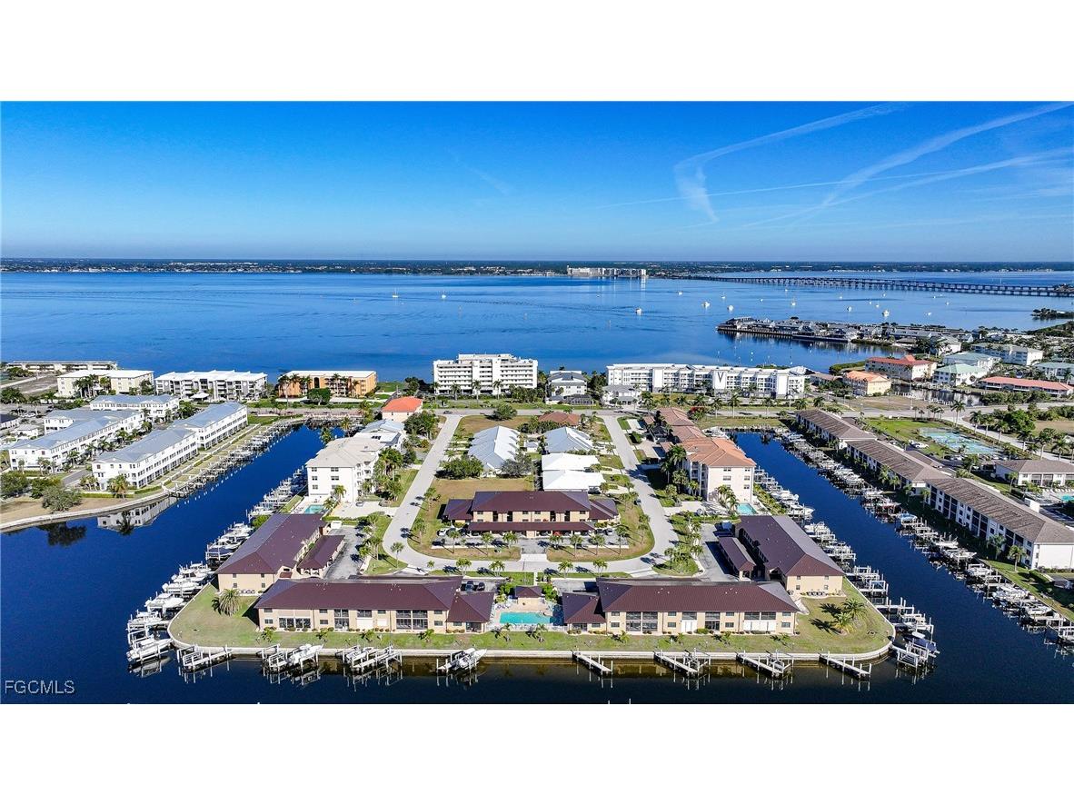 240 Lewis Circle #513 Punta Gorda FL 33950 2026000238 image1