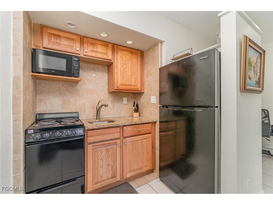 240 N Collier Boulevard #F8 Marco Island FL 34145 2025019674 image9