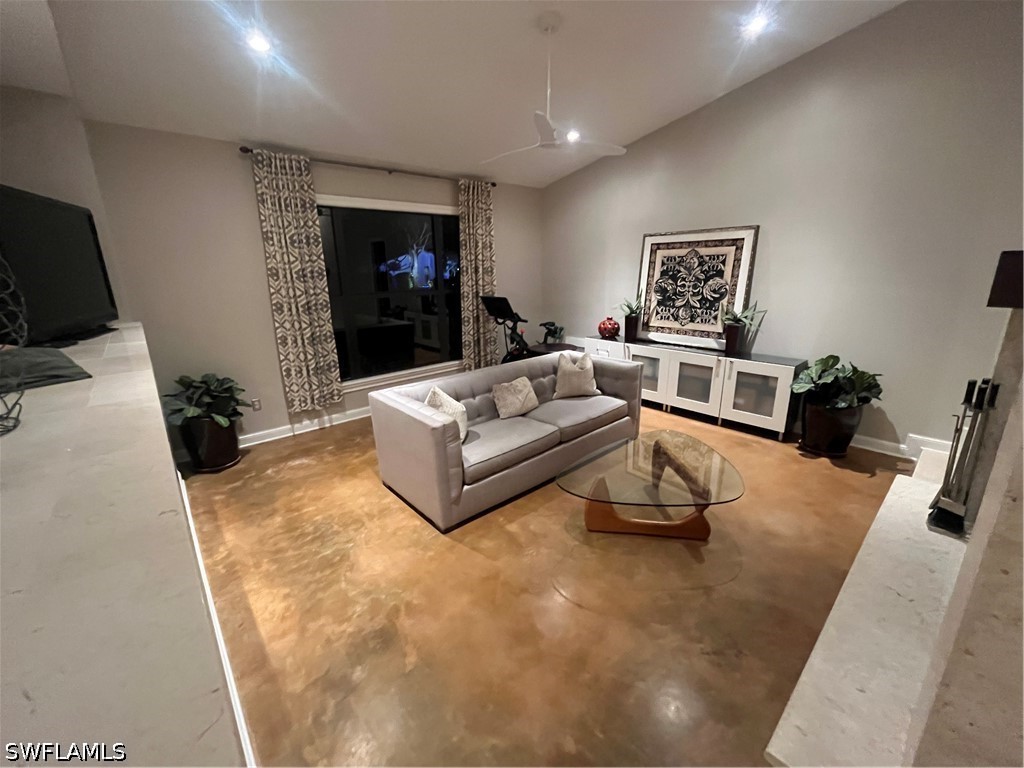 240 Nottingham Drive Naples FL 34109 226019545 image2