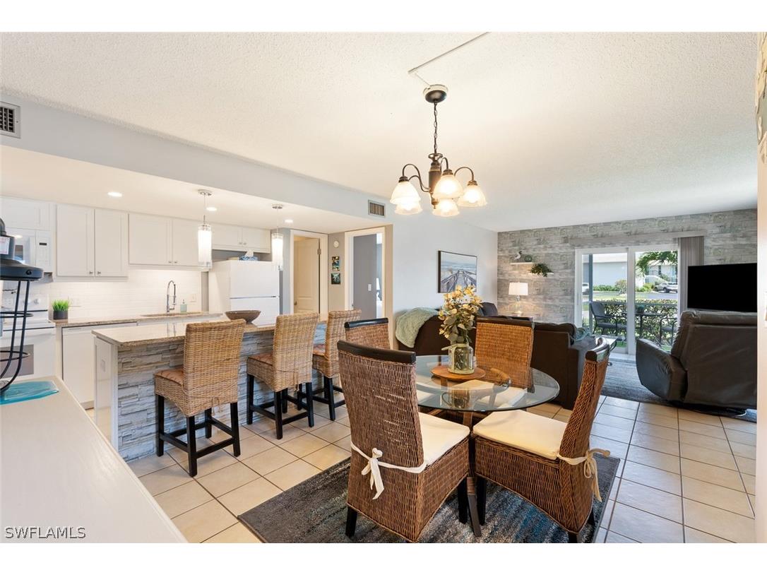 240 Palm Drive #48-1 Naples FL 34112 226010376 image1