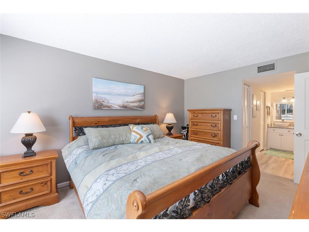 240 Palm Drive #48-1 Naples FL 34112 226010376 image10