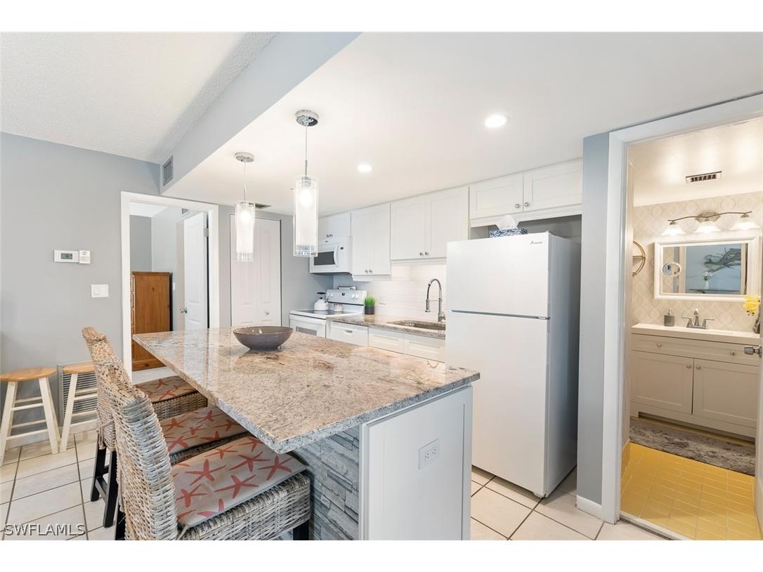 240 Palm Drive #48-1 Naples FL 34112 226010376 image3