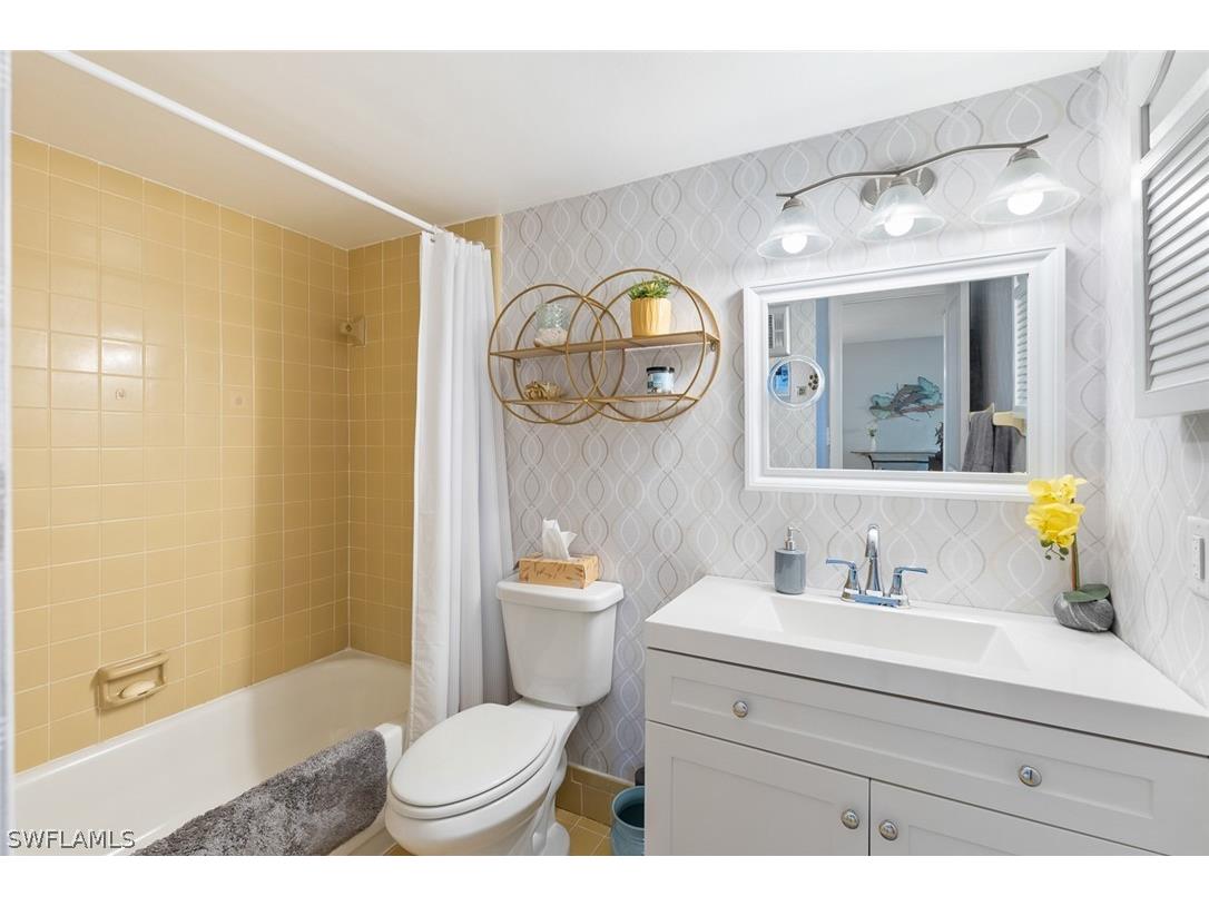 240 Palm Drive #48-1 Naples FL 34112 226010376 image4