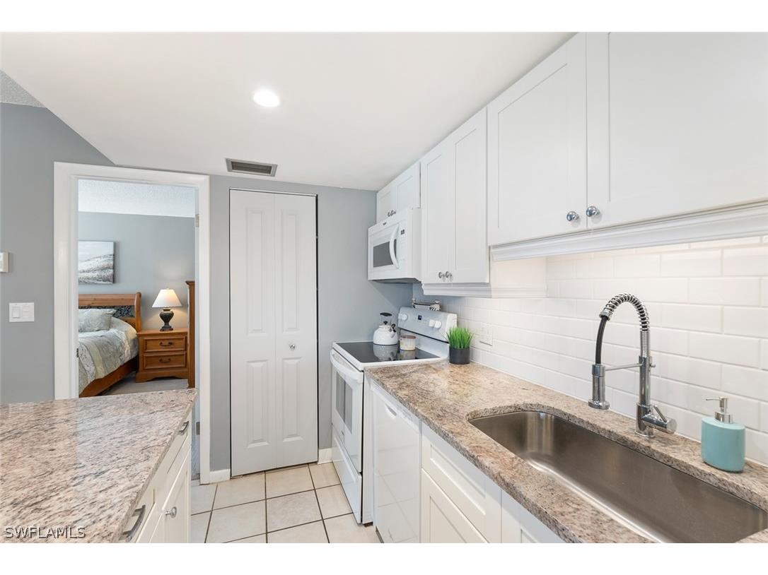 240 Palm Drive #48-1 Naples FL 34112 226010376 image7