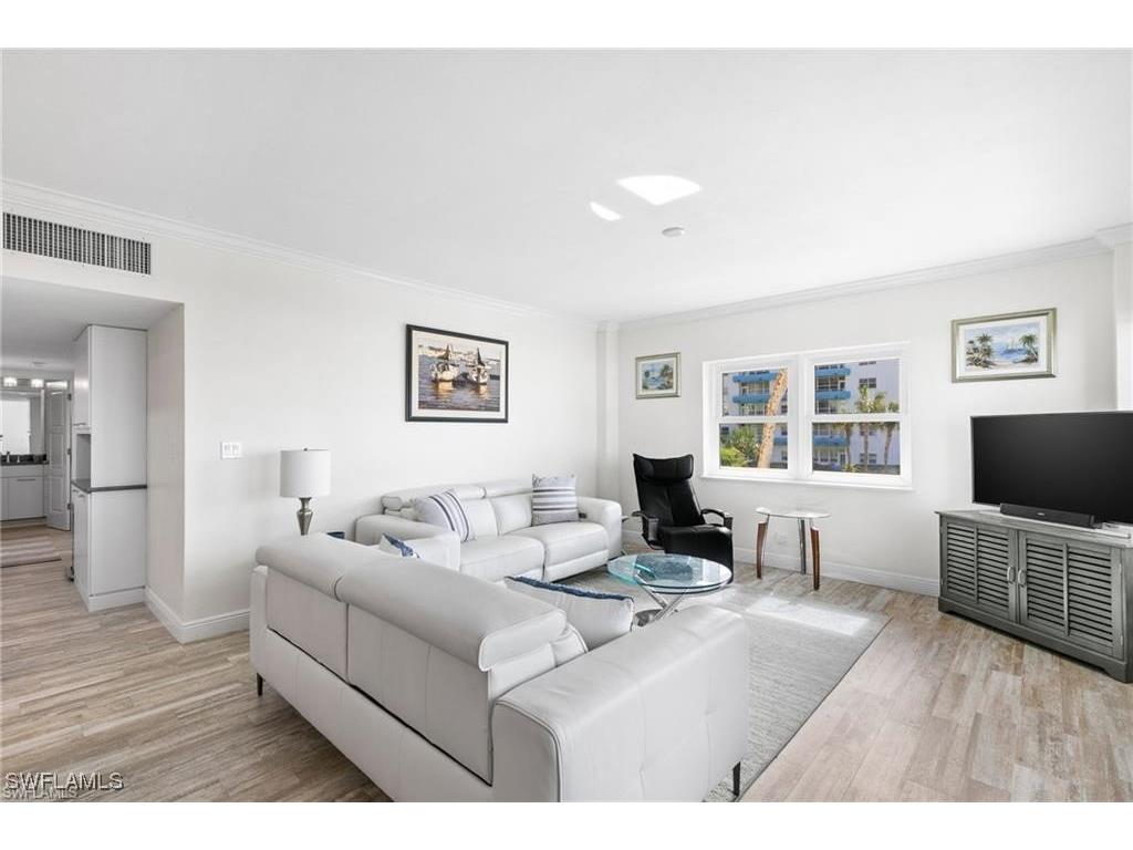 240 Seaview Court #211 Marco Island FL 34145 225083328 image4