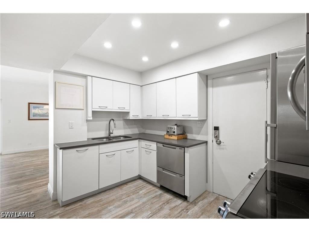 240 Seaview Court #211 Marco Island FL 34145 226021288 image8