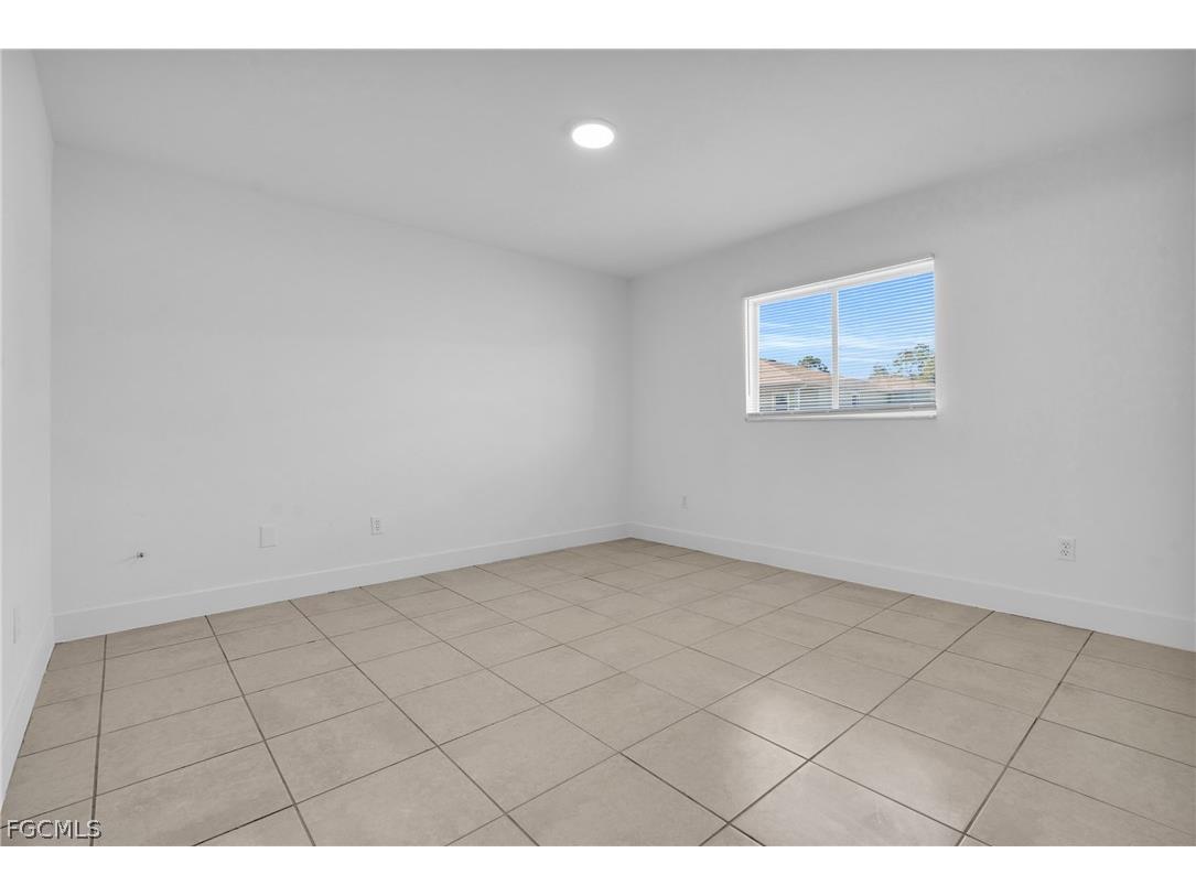 2400/2402 Paul Avenue S Lehigh Acres FL 33973 2026006948 image10