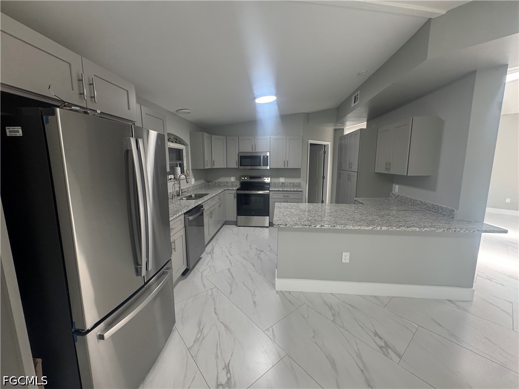 2400 Barcelona Avenue Fort Myers FL 33905 2026017084 image5