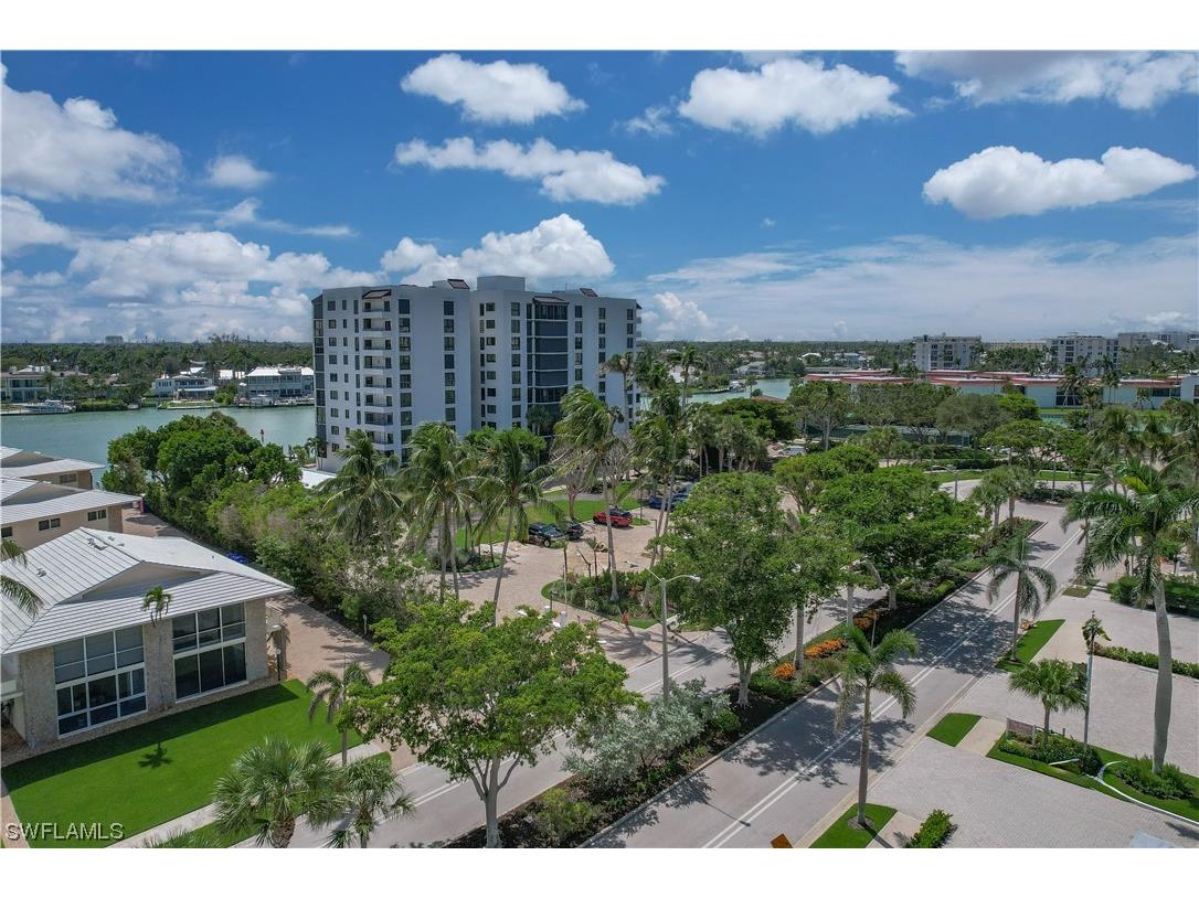 2400 Gulf Shore Boulevard N #203 Naples FL 34103 223059126 image1