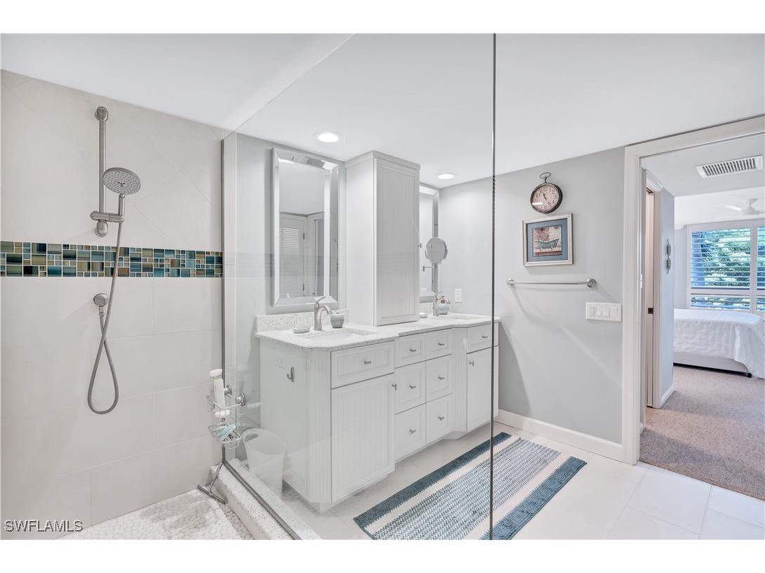 2400 Gulf Shore Boulevard N #203 Naples FL 34103 225065607 image16