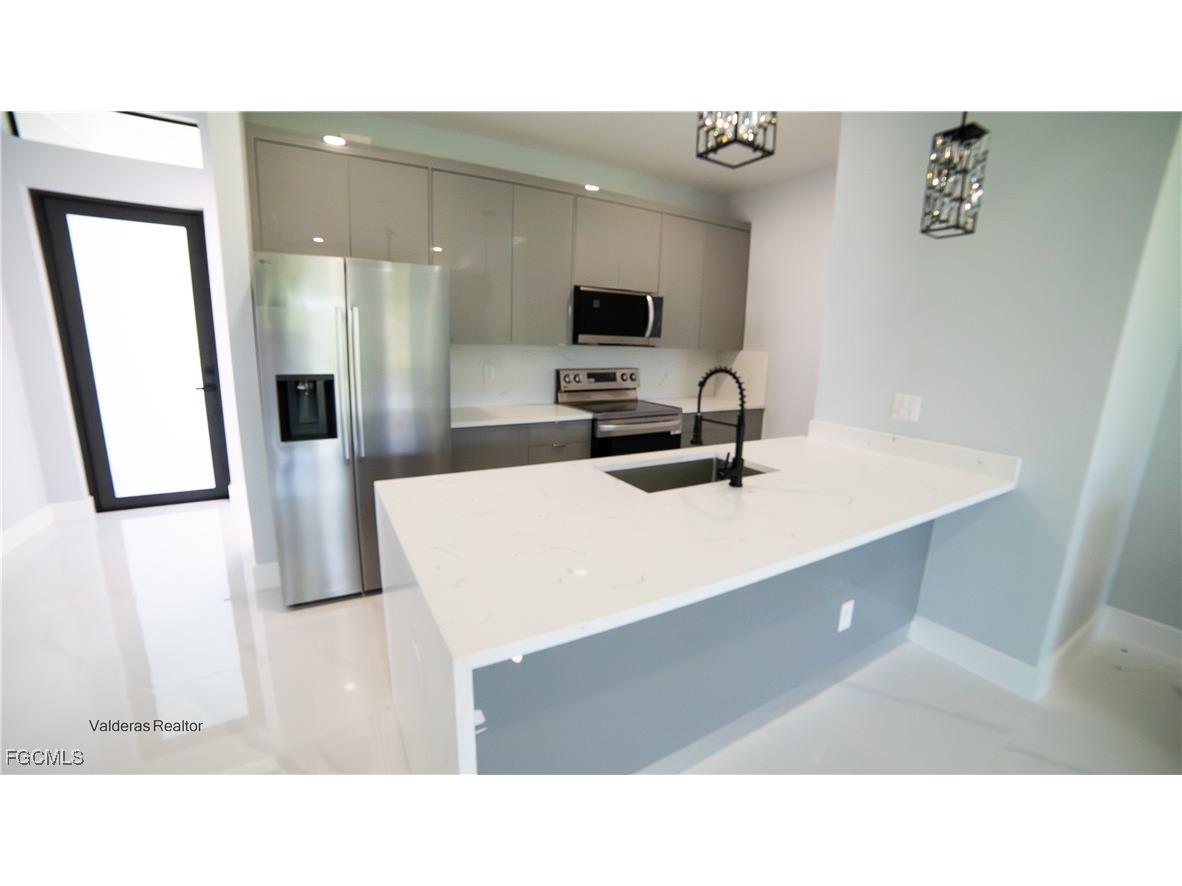 2401/2403 Matena Avenue S Lehigh Acres FL 33973 2025025717 image21