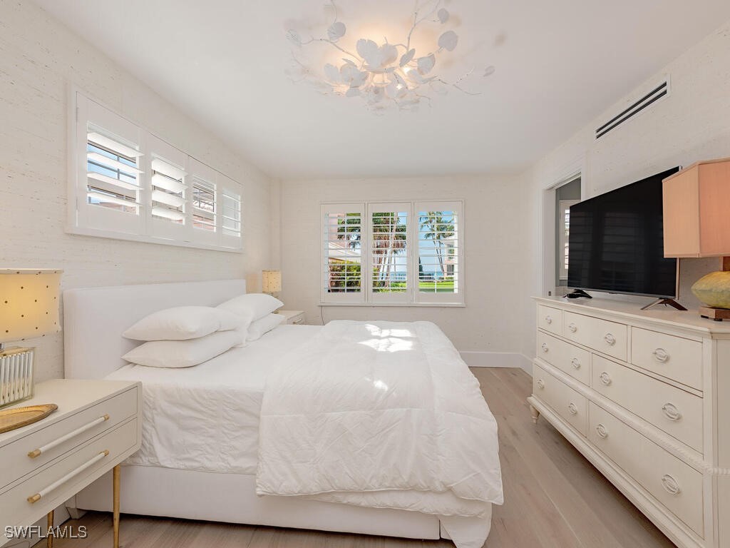 2401 Gulf Shore Boulevard N #11 Naples FL 34103 225082609 image8