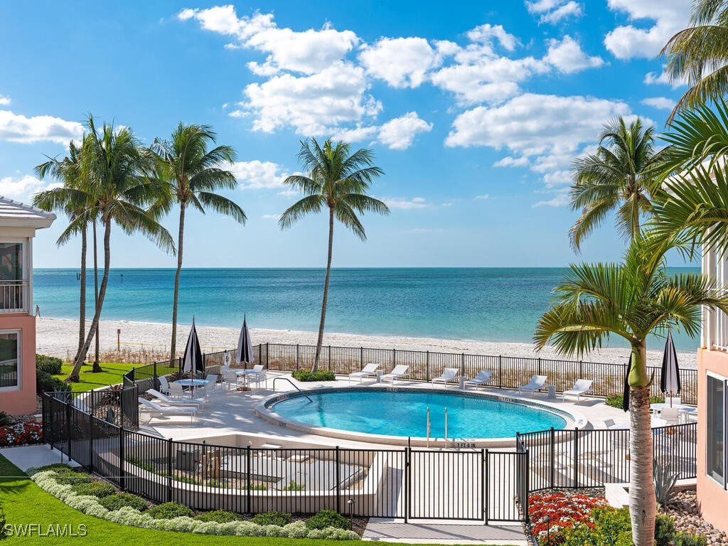 2401 Gulf Shore Boulevard N #VILLA 6 Naples FL 34103 225076257 image1