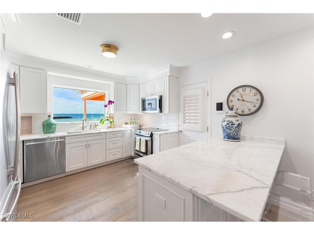 2401 Gulf Shore Boulevard N #VILLA 2 Naples FL 34103 226001355 image1