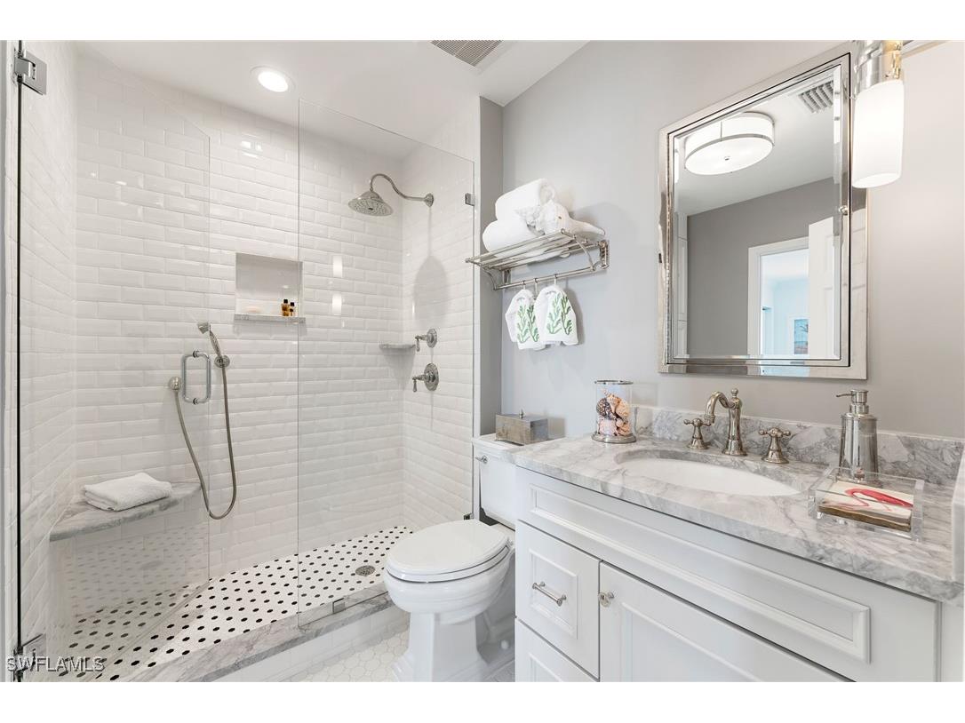 2401 Gulf Shore Boulevard N #VILLA 2 Naples FL 34103 226001355 image8