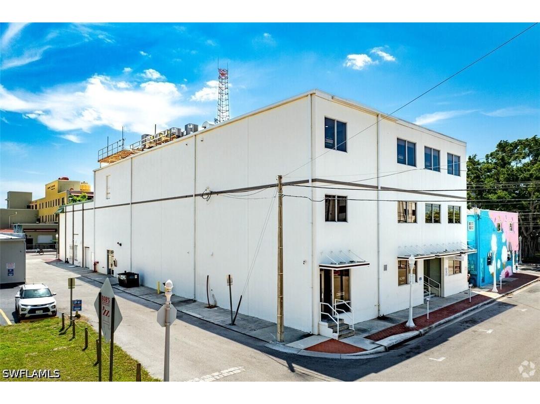 2402 Bay Street Fort Myers FL 33901 226019410 image1