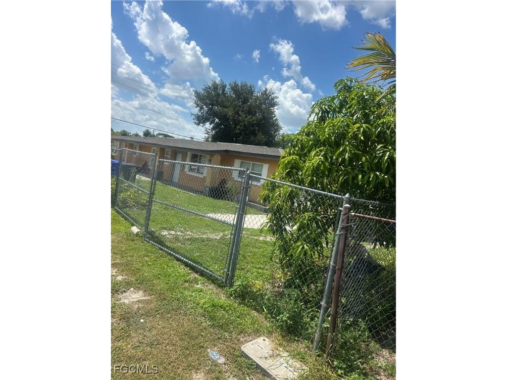 2403/2405 Stella Street Fort Myers FL 33901 2025002340 image1