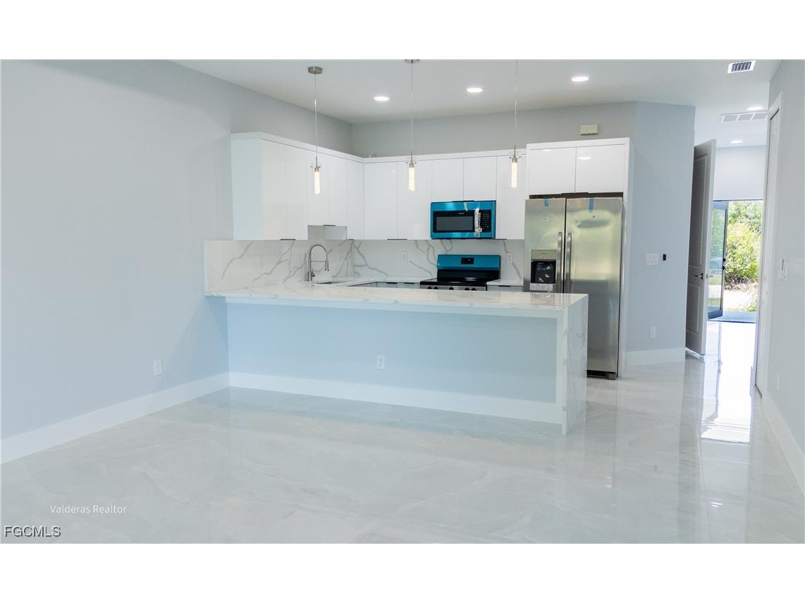 2404/2406 Crawford Avenue N Lehigh Acres FL 33971 2025025836 image3