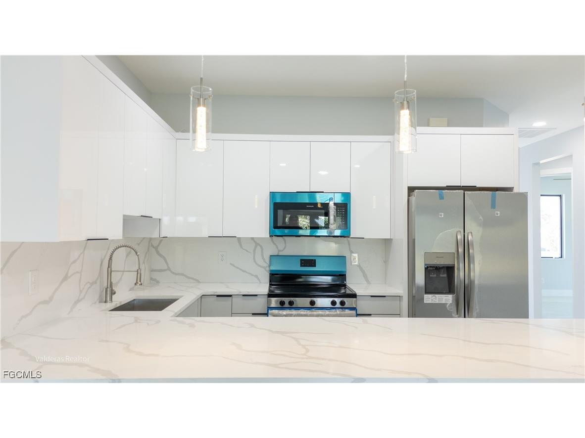 2404/2406 Crawford Avenue N Lehigh Acres FL 33971 2025025836 image5