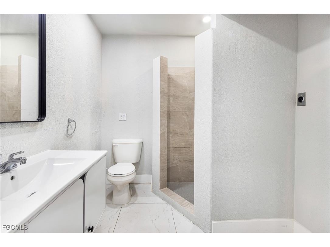 2404 Silver Lake Road Labelle FL 33935 2025020532 image15