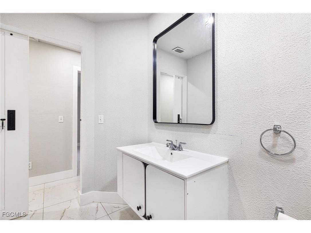 2404 Silver Lake Road Labelle FL 33935 2025020532 image17