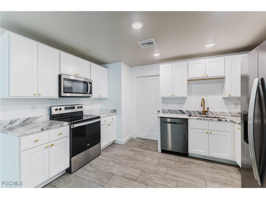 2405 Maple Avenue Fort Myers FL 33901 2026002673 image17
