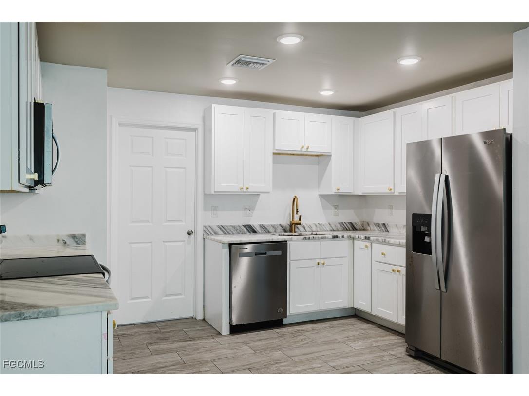 2405 Maple Avenue Fort Myers FL 33901 2026002673 image18