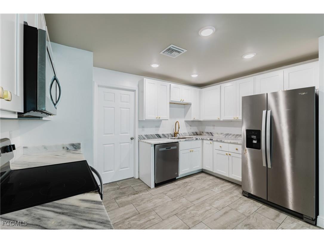 2405 Maple Avenue Fort Myers FL 33901 2026002673 image19