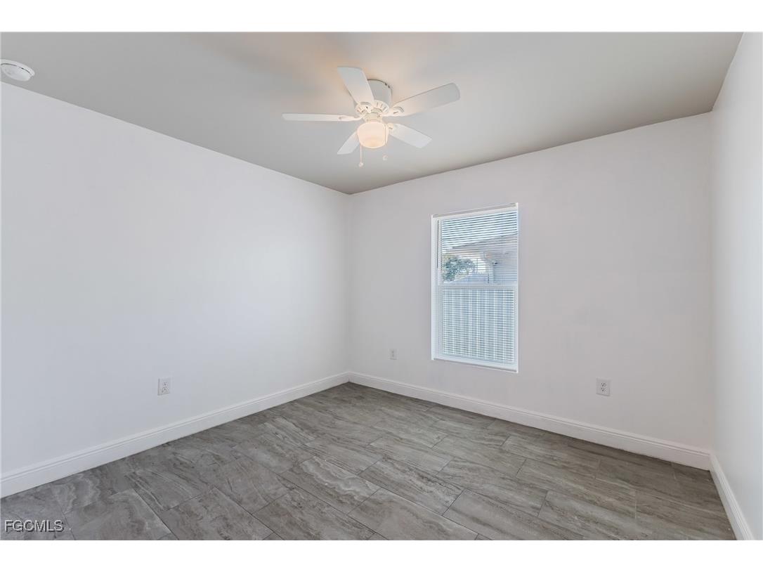 2405 Maple Avenue Fort Myers FL 33901 2026002673 image6