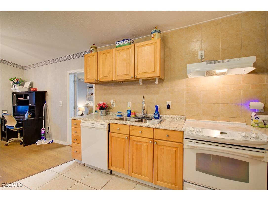 2405 Zoysia Lane North Fort Myers FL 33917 2025003919 image4