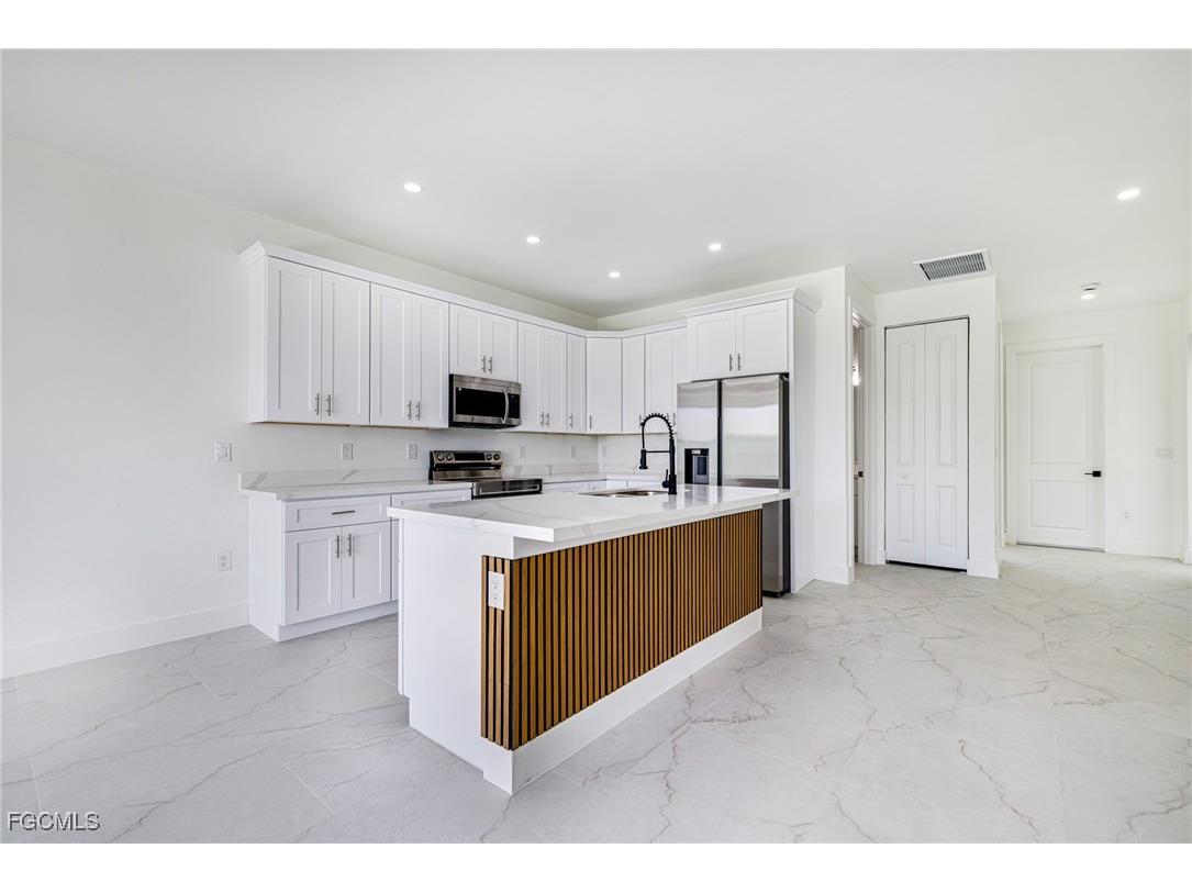 2406 Hightower Avenue S Lehigh Acres FL 33973 2025006113 image21